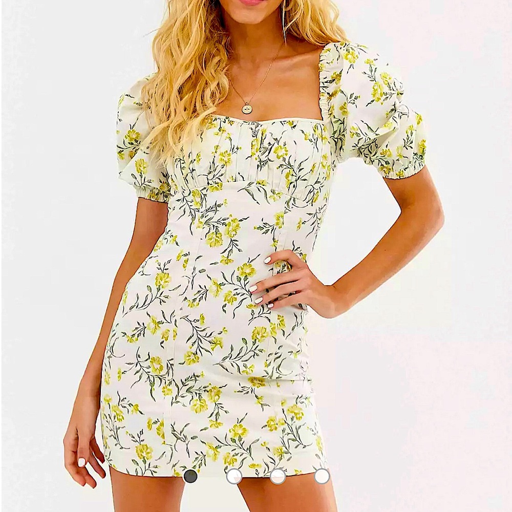 & Other Stories Puff Sleeves Mini Dress in Vintage Floral Print. Size 6.
